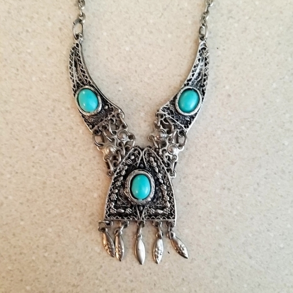 HOST PICK ON SALE 🔥 Boho tribal southwestern inspired faux turquoise necklace - Picture 3 of 10